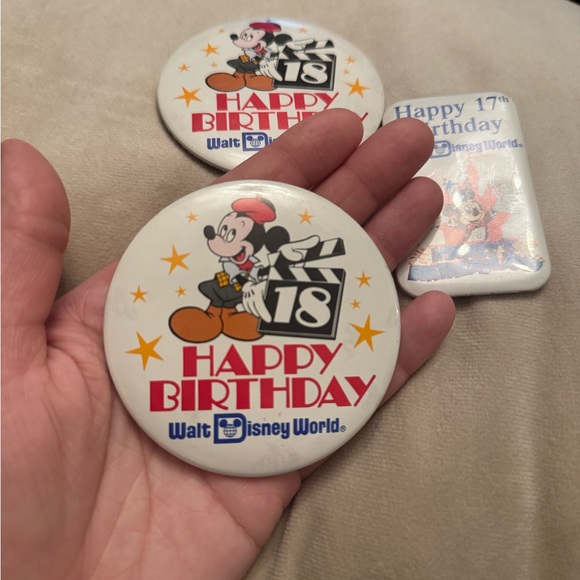 Vintage Disney / Mickey birthday metal pins - Picture 2 of 5